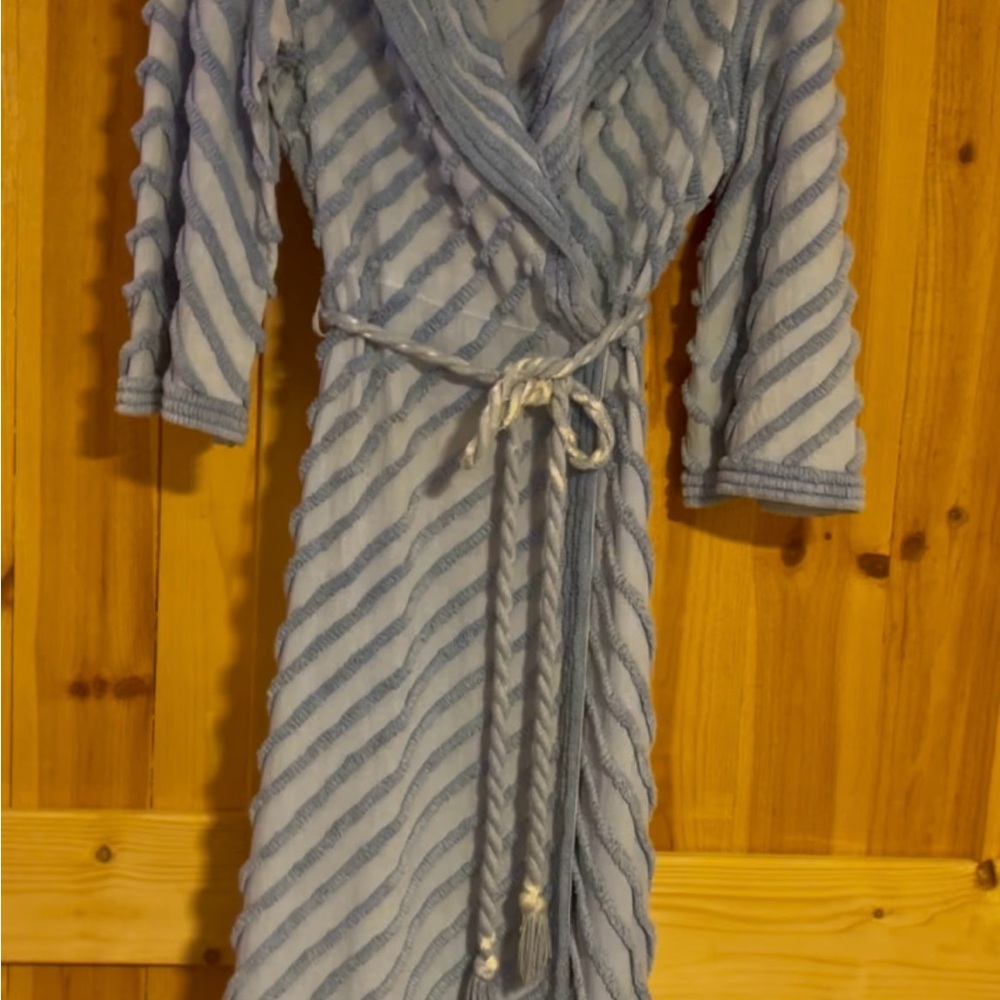 GORGEOUS 1940’s BLUE CHENILLE ROBE!!